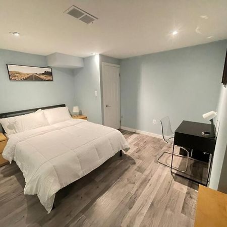 Lovely 2 Bedroom Basement Apartment In Toronto Extérieur photo